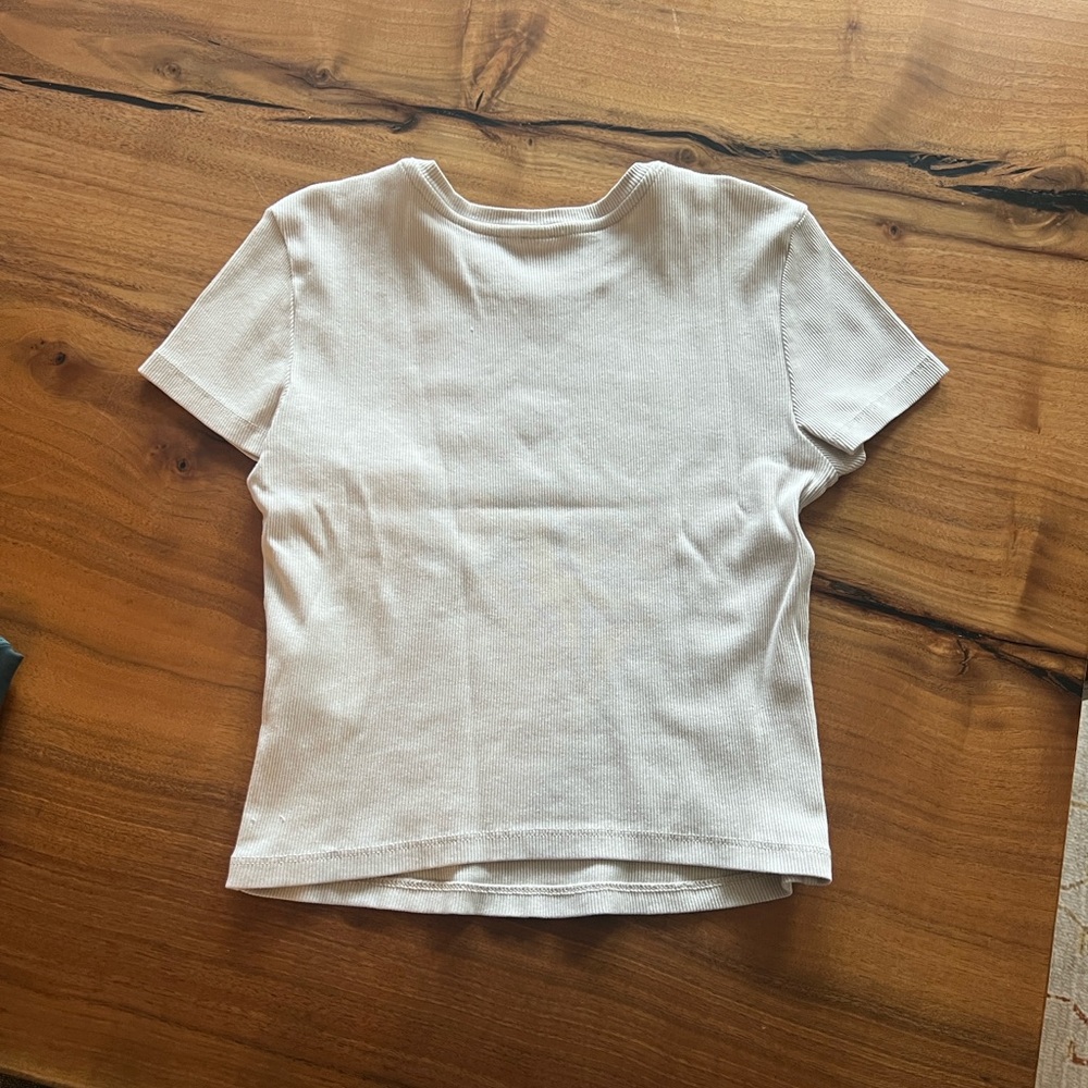 NWT Beyond Yoga Rib baby tee Size Small 
Versatile Oat color